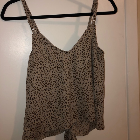 Knot-Front Tank - Picture 2 of 4